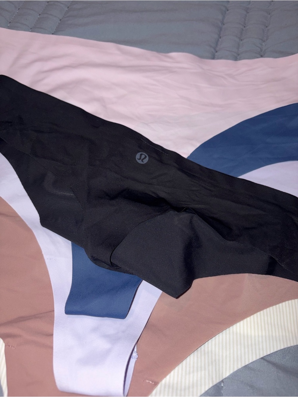 Lululemon NWOT 9 pair of thong panties size M - Picture 6 of 7
